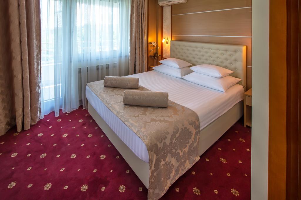 Hotel Cezar Banja Luka Ngoại thất bức ảnh