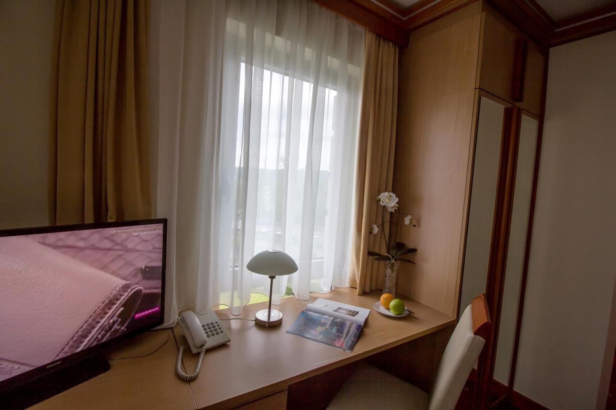 Hotel Cezar Banja Luka Ngoại thất bức ảnh
