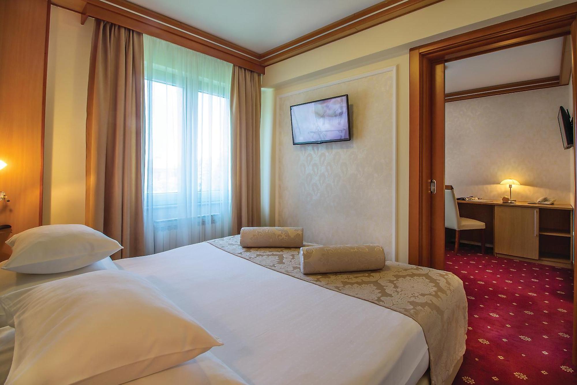 Hotel Cezar Banja Luka Ngoại thất bức ảnh
