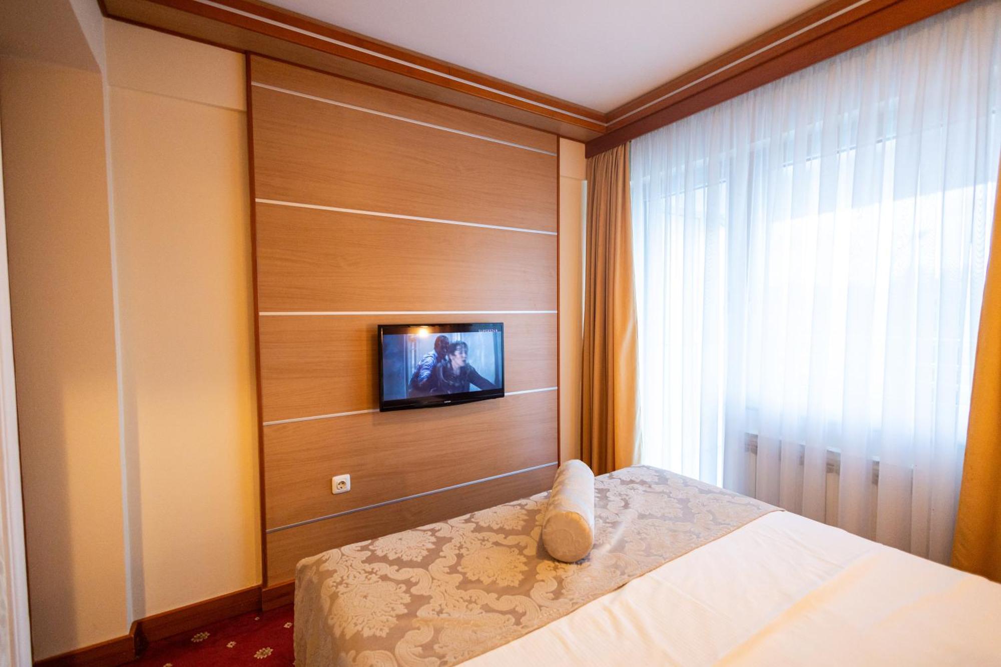Hotel Cezar Banja Luka Ngoại thất bức ảnh