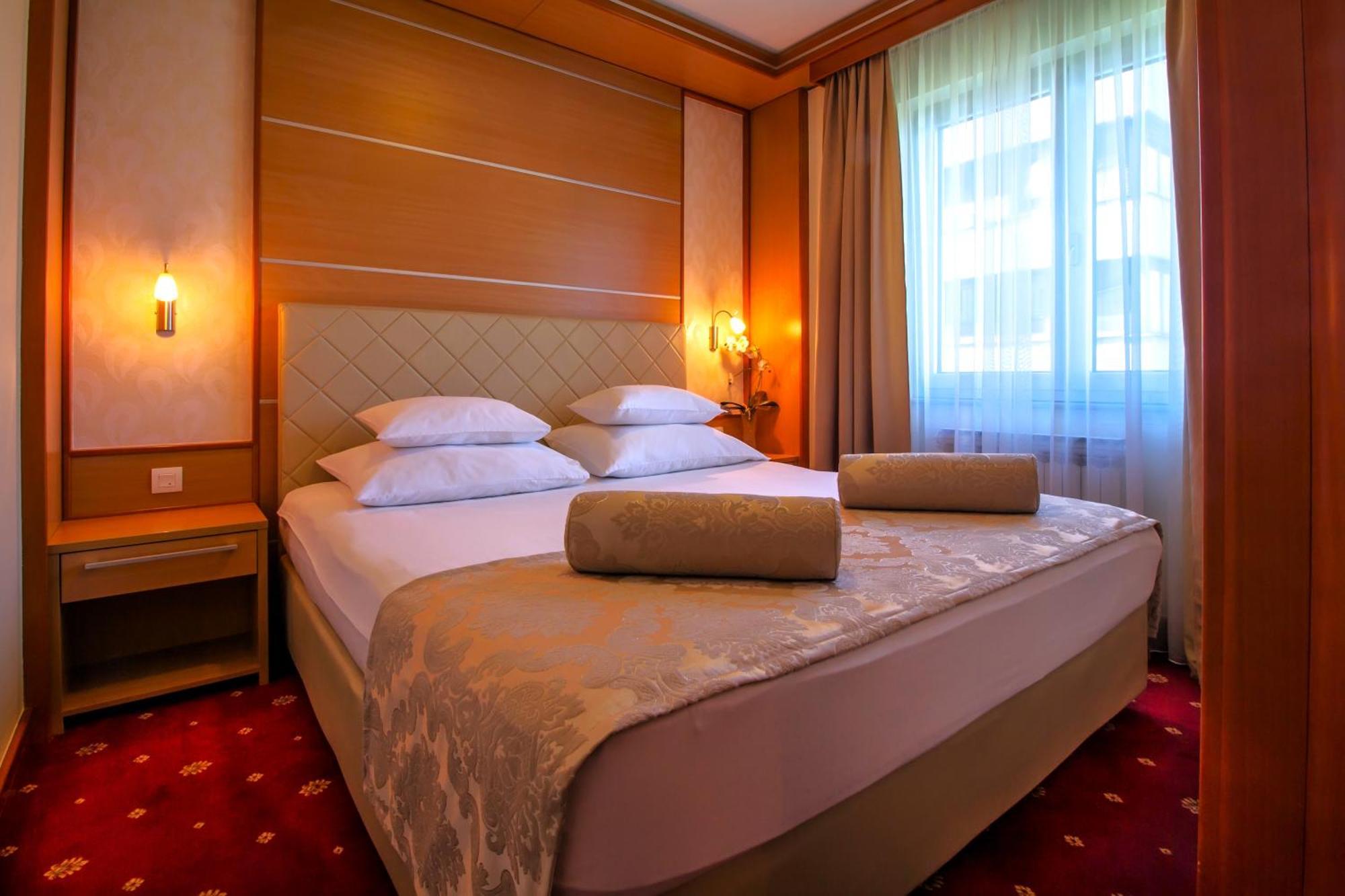 Hotel Cezar Banja Luka Ngoại thất bức ảnh