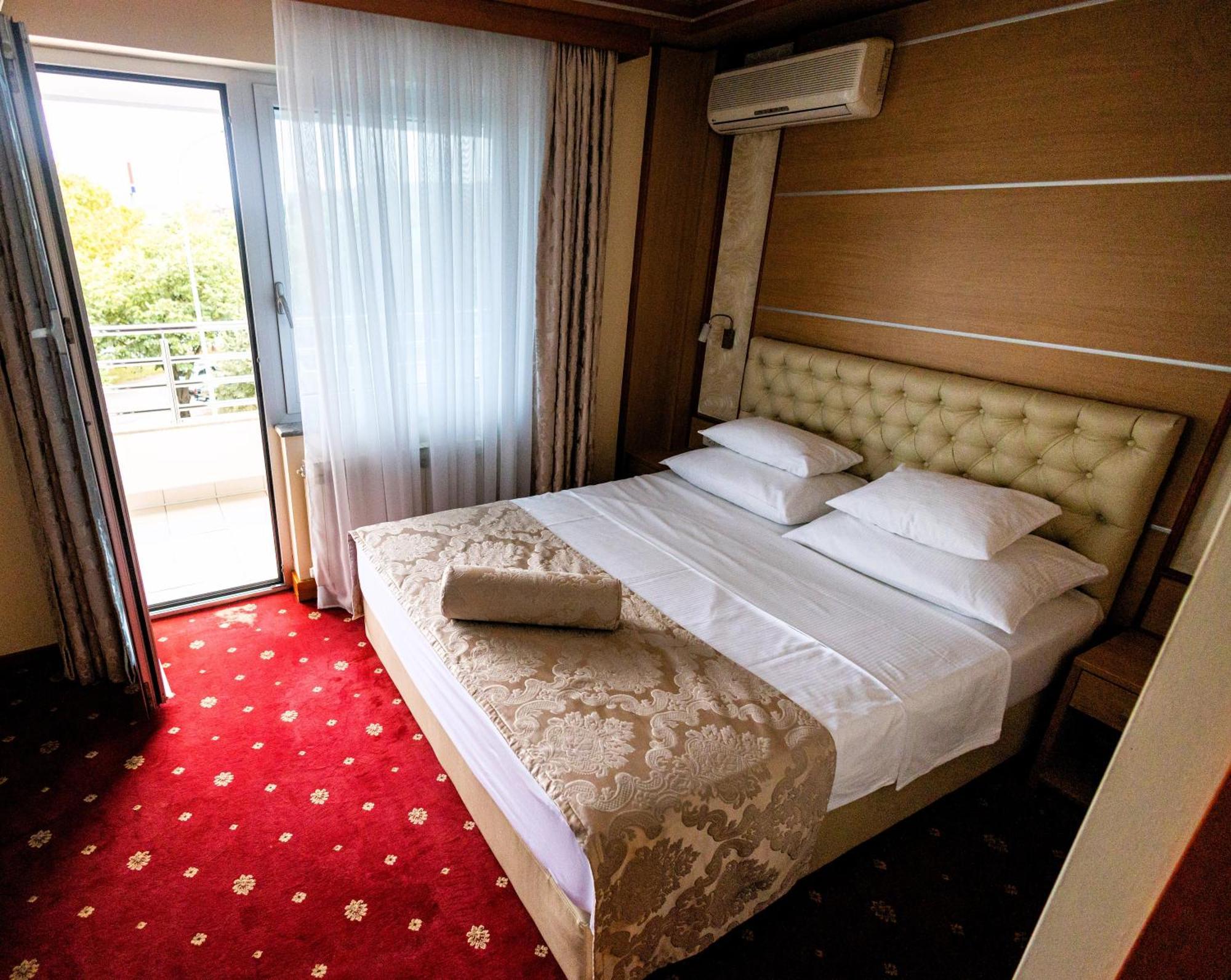Hotel Cezar Banja Luka Ngoại thất bức ảnh